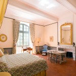 chambre-jaune-appartement18e-chateau-esparron